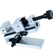 滕州市超凡機械附件廠 專注鑄件與平口鉗系列，服務裝載機配件市場